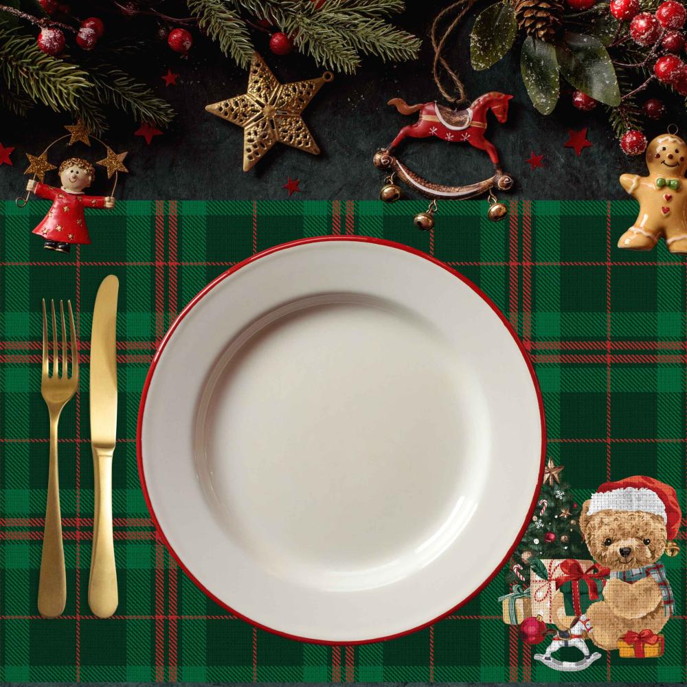 Santa Bear Ekose Amerikan Servis – Yılbaşı Sofraları İçin Teddy Kumaş - 4'lü Set (30x50 cm)