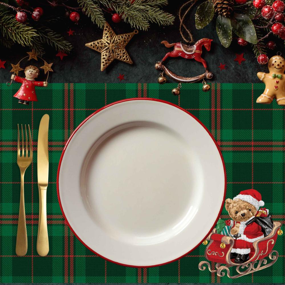 Santa Bear Ekose Amerikan Servis – Yılbaşı Sofraları İçin Teddy Kumaş - 4'lü Set (30x50 cm)